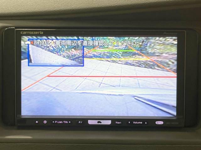 【バックカメラ】駐車時に後方がリアルタイム映像で確認できます。大型商業施設や立体駐車場での駐車時や、夜間のバック時に大活躍！運転スキルに関わらず、今や必須となった装備のひとつです！