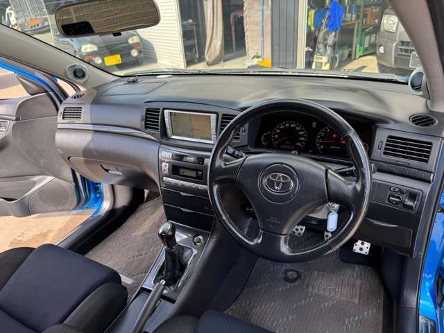 店舗で現車をチェック！スタッフ一同心よりお待ちしております。オートローンの審査も即日審査可能です。車内も異臭などなく、ご納車前にはルームクリーニングなどで再度清潔にしてからご納車いたします