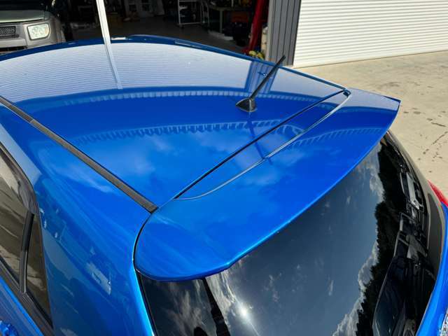 仕様に伴いまして、どうしてもついてしまうような傷はございますが、大きなへこみや目に見えてわかるような傷はないのが特徴です。