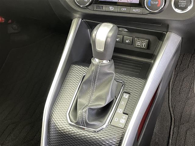 【シフトレバー】シフトも操作しやすく快適なドライブを楽しんでいただけます！