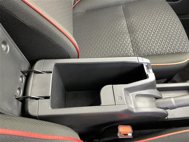 【ドリンクホルダー】長時間のドライブを快適に過ごすために、必須の車内アイテムですね。