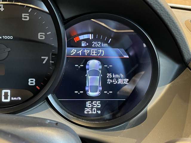 メーターパネル：走行距離も少なく、これからより多くのドライブが楽しめます！また、LIBERALA保証もございますので、安心してお乗りいただけます！