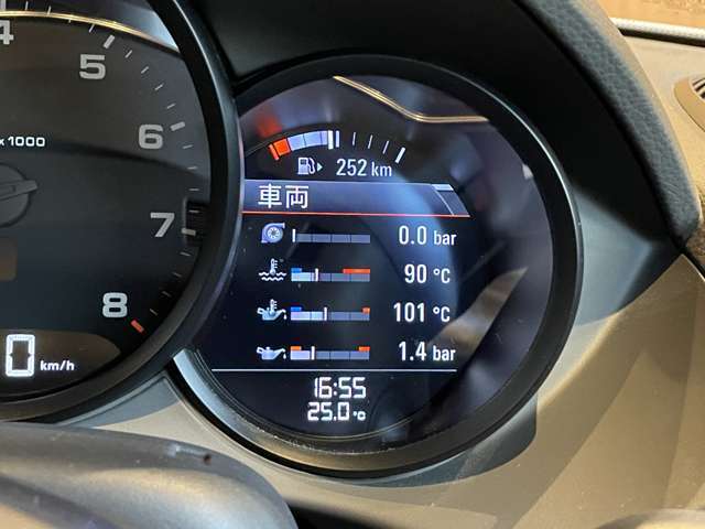 メーターパネル：走行距離も少なく、これからより多くのドライブが楽しめます！また、LIBERALA保証もございますので、安心してお乗りいただけます！