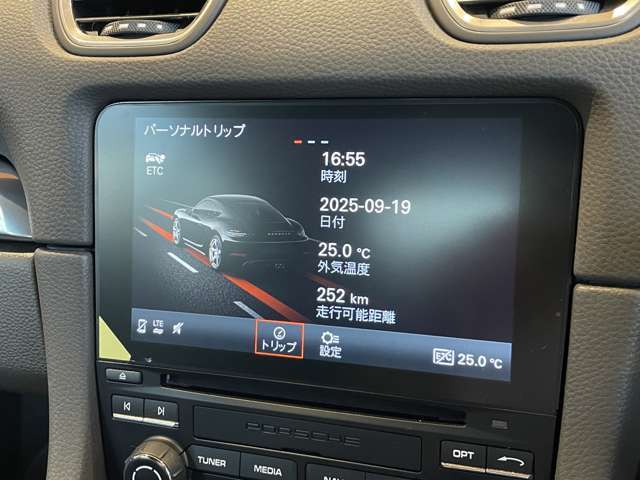 上質な乗り心地と快適なドライブをお楽しみ頂ける1台です。