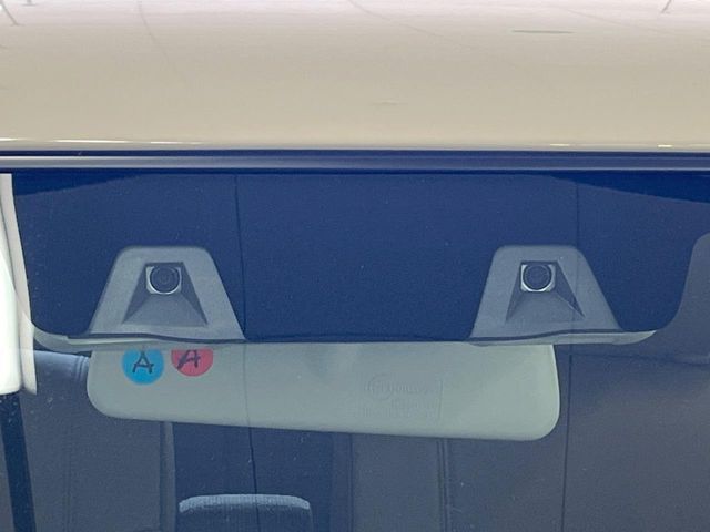 【スズキ　セーフティサポート】走行中に前方の車両等を認識し、衝突しそうな時は警報とブレーキで衝突回避と被害軽減をアシスト。より安全にドライブをお楽しみいただけます。