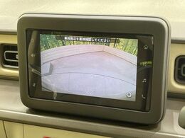 【バックカメラ】駐車時に後方がリアルタイム映像で確認できます。大型商業施設や立体駐車場での駐車時や、夜間のバック時に大活躍！運転スキルに関わらず、今や必須となった装備のひとつです！