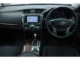 年式を感じさせない無い内装で御座います！マークxならではなシンプルな内装に仕上がっております！！