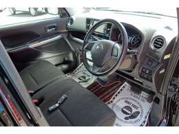 年式の割に距離も少ないので綺麗です。