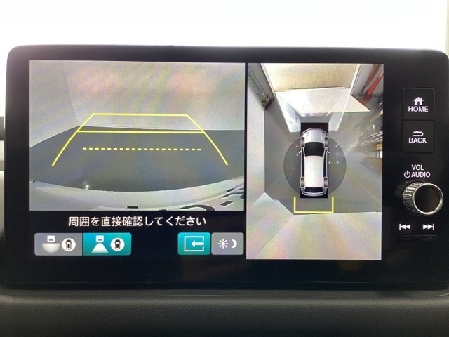 マルチビューカメラシステム搭載車です。お車の周囲を全方位でカバーします。後方・前方・両脇と、コンディションが悪い視界でもカラーモニターに映し出した映像がドライバーをサポートします。