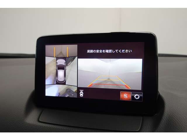 全方位カメラを装備しています。ナビゲーション画面に映し出せます。スマートフォン連携ナビゲーション。