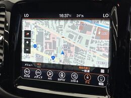 ●純正ナビ:一体感のあるナビは、高級感ある車内を演出してくれます。オーディオ機能も充実しておりますので、運転もより楽しめます♪