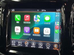 ●Apple　Car　Play：スマホとの有線接続で、ナビ・オーディオ再生などスマホのアプリ機能が画面でも使える便利機能です！