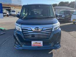 フロント正面です！ヘッドライトはLEDヘッドライトを採用！暗い夜道でも明るく前方を照らしてくれる便利で人気のLEDヘッドライト！フォグランプも付いてより安心！