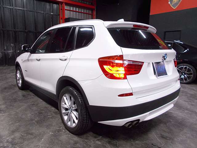 2011年モデル　ディーラー整備車両　整備記録簿　フルタイム4WD　キセノンヘッドライト　アクティブヘッドライト　オートライト　ヘッドライトウオッシャー　純正18インチアルミ　ダンロップタイヤ7分山