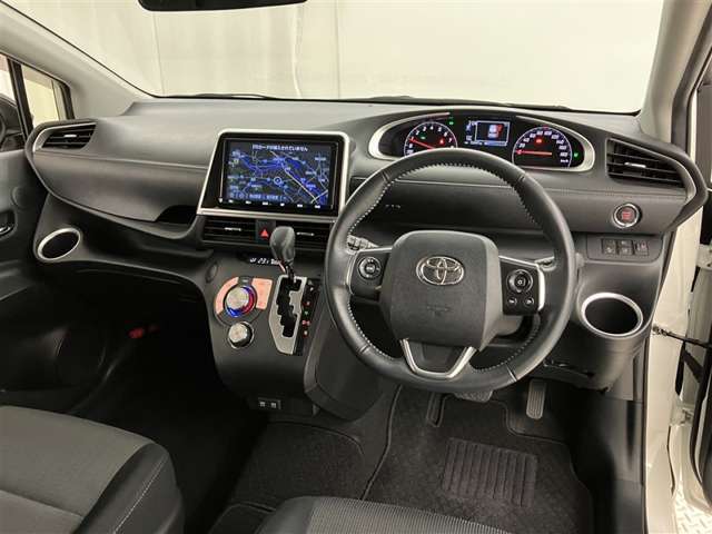 インパネ周りの写真です。操作性・視認性・質感と3拍子揃ったつくりです☆☆詳しくは無料通話0078-6003-827541　相模原ICすぐ