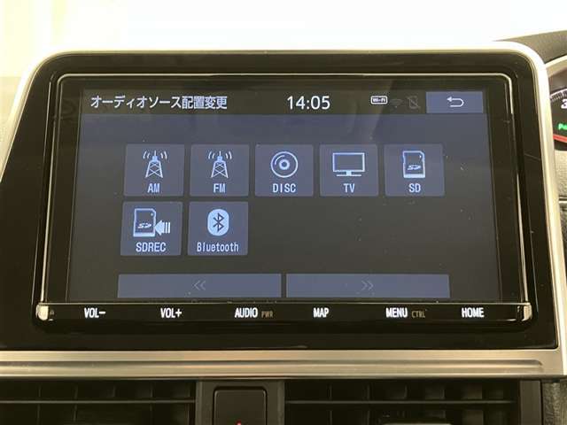 いまや必須装備「ナビゲーション」搭載！知らない場所にスイスイッとドライブ。もう、これなしではハンドルを握れませんね！でも運転中の操作は危険ですのでご注意ですね☆