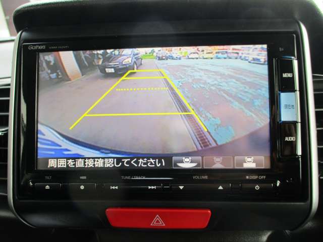 縦列駐車やバックが苦手な方にも安心のバックモニターがついてます♪ベテランの方もついていると安心の装備ですね！！