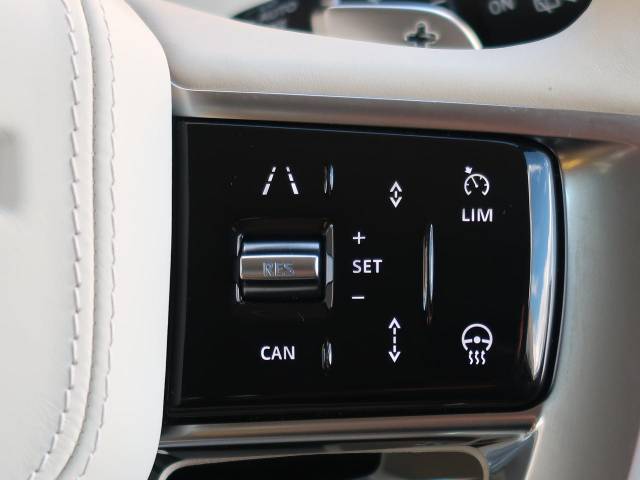 【アダプティブクルーズコントロール】『ミリ波レーダー+ステレオカメラにより前方車輌を認識し、高速道路などの自動車専用道路では追従機能付きのクルーズコントロールをご利用になれます。』