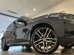 地域最大級の展示台数！お気に入りのお車があれば、ぜひステアリングを手にしてください。稀少モデルも鋭意取り揃え、幅広いニーズにお応え致します。スタッフ一同皆様のご来店を心よりお待ち申し上げます。