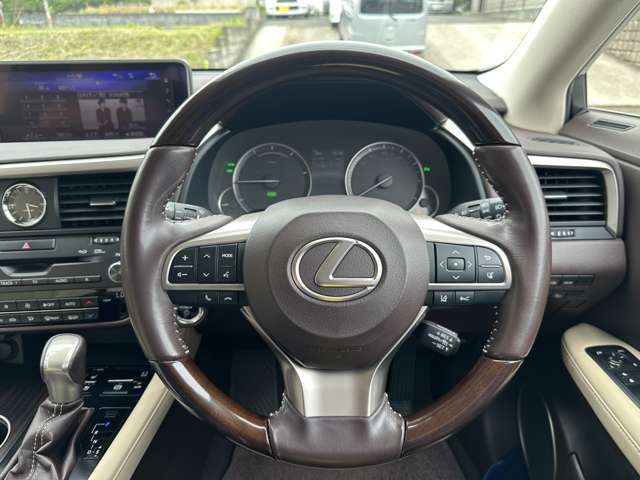 【自信を持った車両ご提案】これはカーショップ茨木の営業スタイルです。理由は『在庫車の全台がディーラー下取orお客様買取』である為、前オーナー様がどんな乗り方をされていた等、すべてを把握しております。