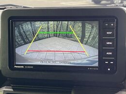 【バックカメラ】駐車時に後方がリアルタイム映像で確認できます。大型商業施設や立体駐車場での駐車時や、夜間のバック時に大活躍！運転スキルに関わらず、今や必須となった装備のひとつです！