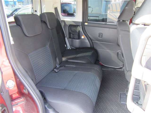 ゆとりある広々とした車内空間は、ドライブを始め買い物やレジャーなど、幅広く活躍します。一人でもみんなとでもお出かけを楽しみましょう！