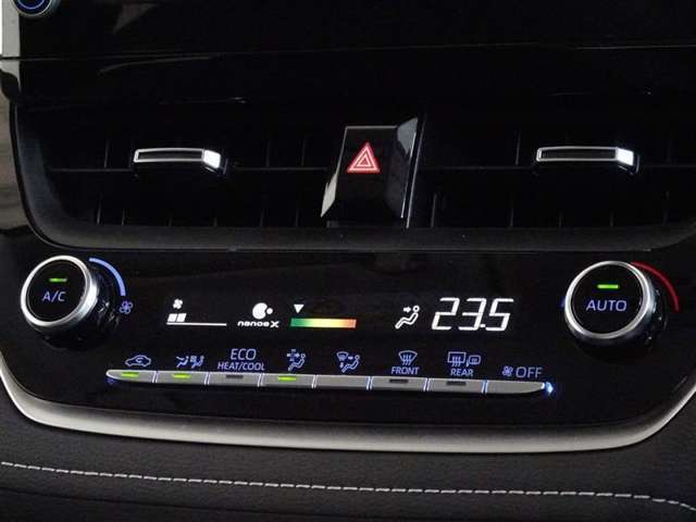 車内を快適に、オートエアコンを装備してます。