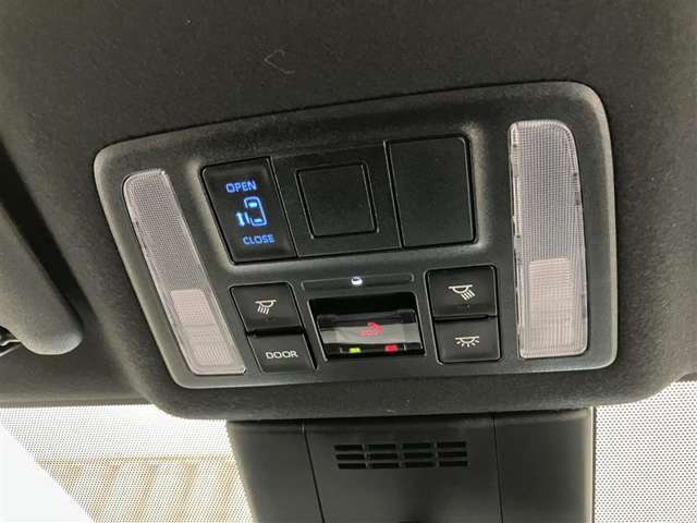 後部座席からもエアコン操作をしていただけます。