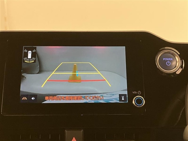 いまや必須装備「ナビゲーション」搭載！知らない場所に、スイスイッとドライブ。なんて便利な機能でしょうか？もう、これなしではハンドルを握れませんね！でも、運転中の操作は危険ですのでご注意ですね☆