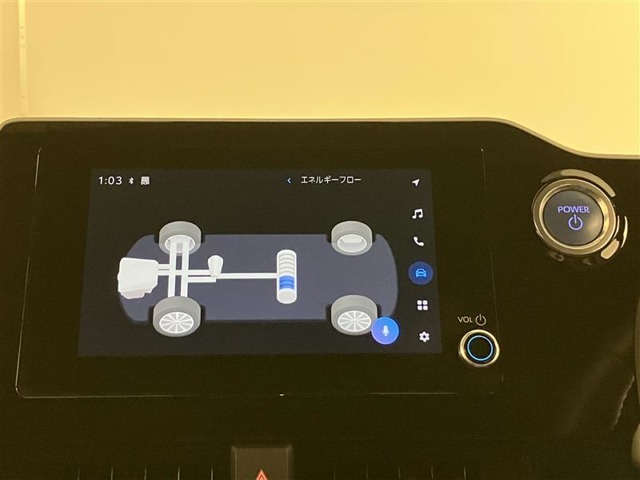 いまや必須装備「ナビゲーション」搭載！知らない場所に、スイスイッとドライブ。なんて便利な機能でしょうか？もう、これなしではハンドルを握れませんね！でも、運転中の操作は危険ですのでご注意ですね☆