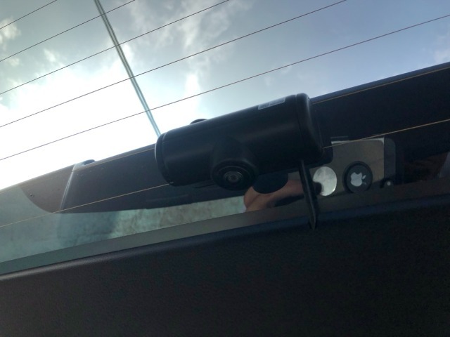 【前後ドライブレコーダー】前後でドラレコがついていて、安心です！