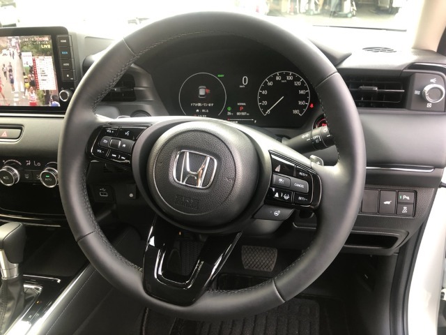 【ハンドル】ステアリングスイッチとクルーズコントロールがついていて便利です！