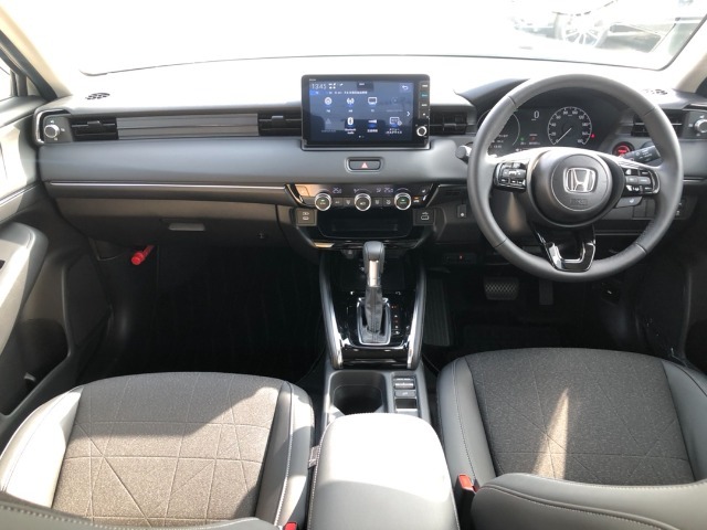 【インパネ全体】手が届きやすく、どなたでも運転しやすいです。シンプルで使いやすい設計になっています！