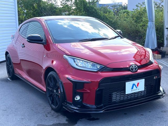 大好評のボディコーティング「弾スプラッシュコート」もご納車までに施工可能。通常のガラスコートと異なる、耐久年数6年の無機質ガラスコーティングが、ボディをキレイな状態に保ってくれます。