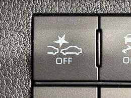 【スマートアシスト】走行中に前方の車両等を認識し、衝突しそうな時は警報とブレーキで衝突回避と被害軽減をアシスト。より安全にドライブをお楽しみいただけます。