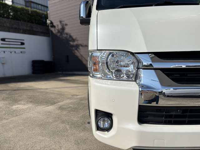 LEDヘッドライト装着車両！一般的なハロゲンライトに比べると太陽光に近い明るさで長寿命となります。