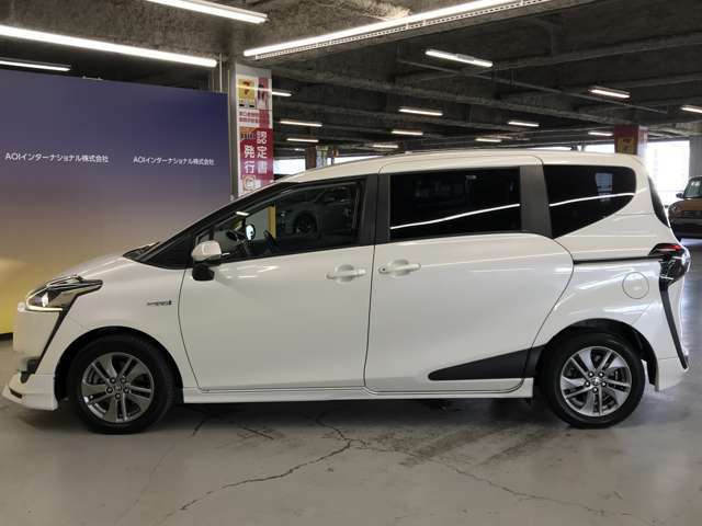 エンジンルーム、室内、クリーニング済みです。厳選したお車を屋内展示場にて展示中☆車両品質には自信がございます！ぜひ一度ご来店ください！！