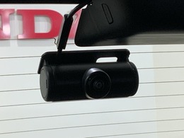 【リア用ドライブレコーダー】 後方の録画環境に合わせた専用設計。さらに安心感が高まります。