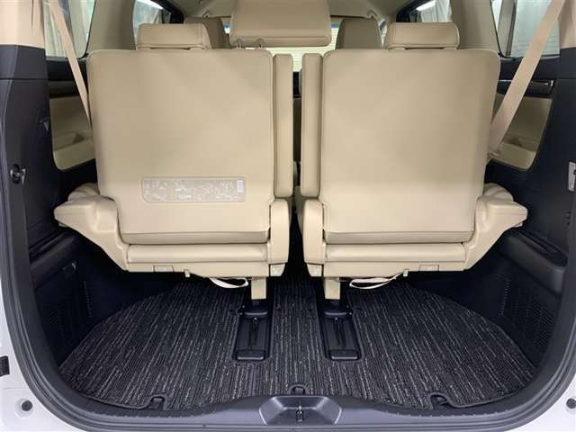 ラゲージスペースもしっかり確保。買い物の荷物もばっちり積みこむことができて便利です。