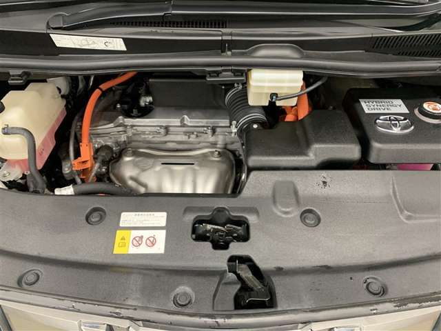 エンジンルームもピカピカ洗浄済み。