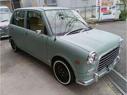 アメリカンなフェンダーアンテナはFMAM用で受信します♪ホワイトリボン＆まつげ＆レトロサイドミラーとの相性も◎サイドマーカーもUS風に移設♪どんなお店か‘気ままにGの。’で検索＾＾