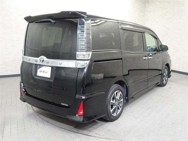 走りにこだわりながら収納力も持ち合わせたお車です。荷物を載せて軽快なドライブを楽しめますよ♪