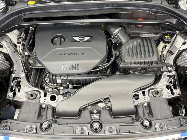 ●当店では、各メーカーの専用診断テスターを導入。国家資格を持つテクニカルスタッフも常駐しておりますので、万が一の際にも安心してご利用いただけます。