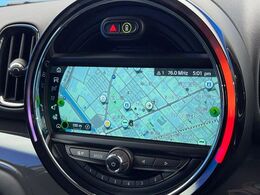 ●純正ナビ:一体感のあるナビは、高級感ある車内を演出してくれます。オーディオ機能も充実しておりますので、運転もより楽しめます♪