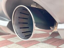 【TRD製マフラー】純正にはない個性あふれる「後ろ姿」を演出するTRDマフラー付き！ビジュアル・サウンド共にこだわりの一台に仕上がっております♪