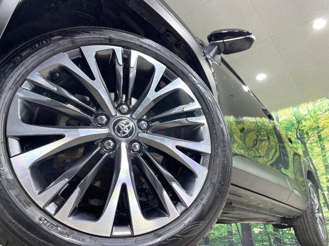 【純正18インチアルミホイール】外観にマッチした純正アルミホイールを装着しております。各種社外アルミホイールや、スタッドレスタイヤも取扱いしております。是非ご相談ください♪