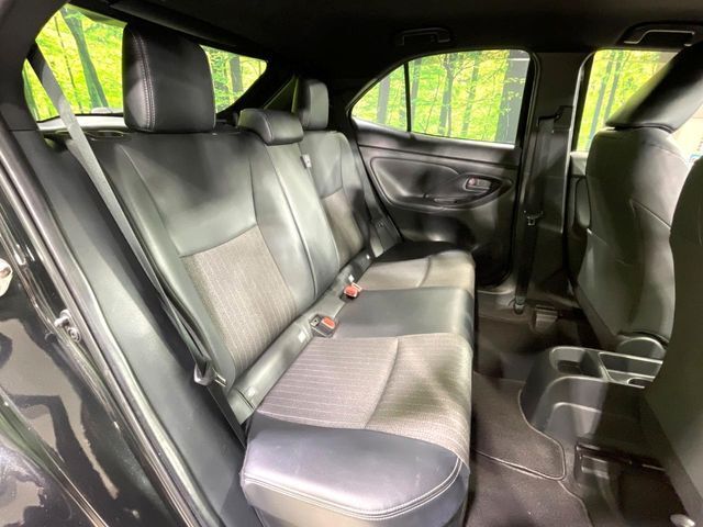 後部座席も気になるようなキズ・汚れやへたり等、大きなダメージはなく、良好な状態です。