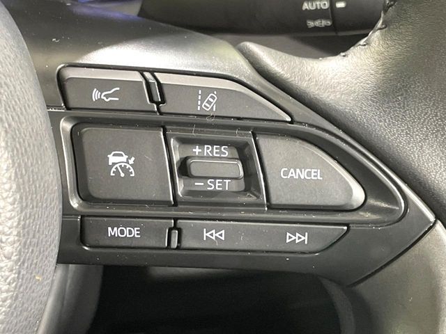 【レーダークルーズコントロール】高速道路での長距離走行が楽に！！自動で速度を保つクルーズコントロールが、衝突軽減システムと連携し、前方の車両を感知して車間を保つように速度調節してくれます！！