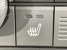 【シートヒーター】寒い日に重宝するシートヒーター！エアコンより早く温まってくれるので寒がりの人も安心ですね♪エアコンの温風は乾燥するから苦手、という方にもをおすすめです。