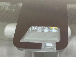 【トヨタセーフティセンス】走行中に前方の車両等を認識し、衝突しそうな時は警報とブレーキで衝突回避と被害軽減をアシスト。より安全にドライブをお楽しみいただけます。